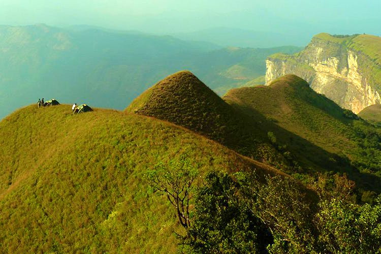 Mountainous landforms,Mountain,Hill,Highland,Ridge,Green,Grassland,Grass,Fell,Mountain range