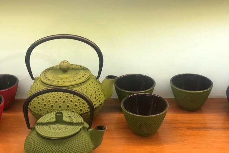 Teapot,Kettle,Tableware,earthenware,Ceramic,Pottery,Tea set,Dishware,Serveware,Lid