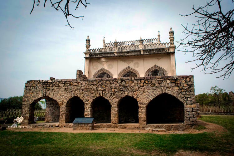 Architecture,Building,Arch,Historic site,Sky,Tree,Estate,Fortification,Caravanserai,Hacienda