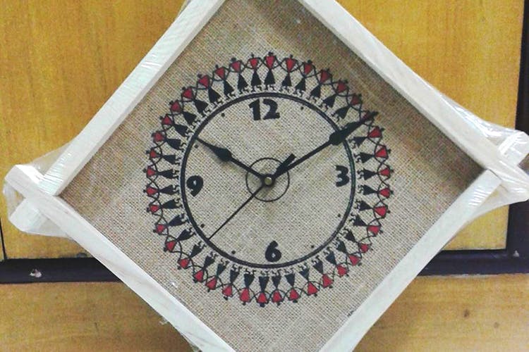 Clock,Home accessories,Wall clock,Furniture