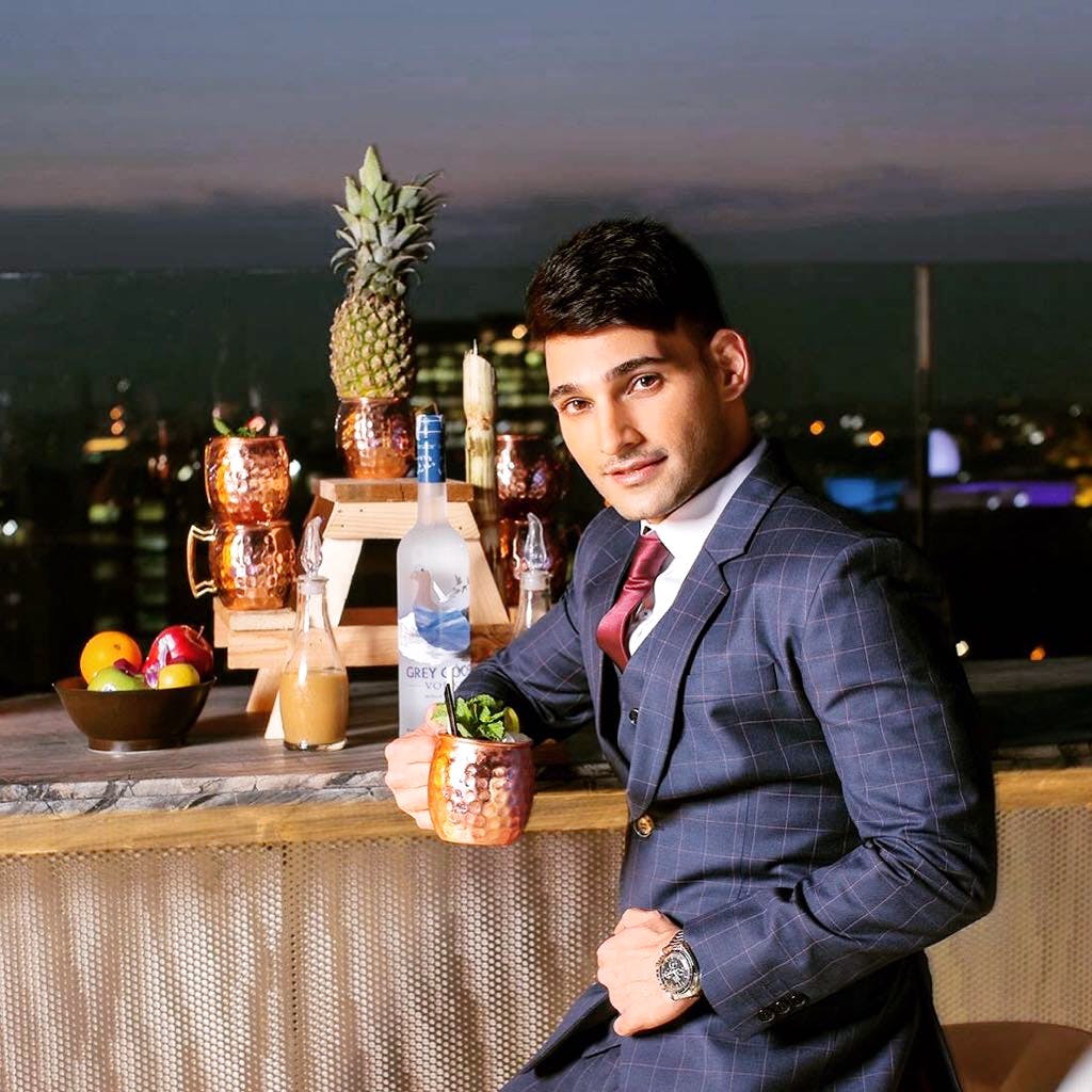 Bartender,Suit,Pineapple,Gentleman,Liqueur,Food,Drink,Plant,Photography,Formal wear