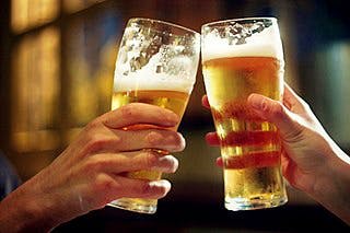 Beer glass,Drink,Alcohol,Alcoholic beverage,Beer,Lager,Distilled beverage,Bia hơi,Pint glass,Beer cocktail
