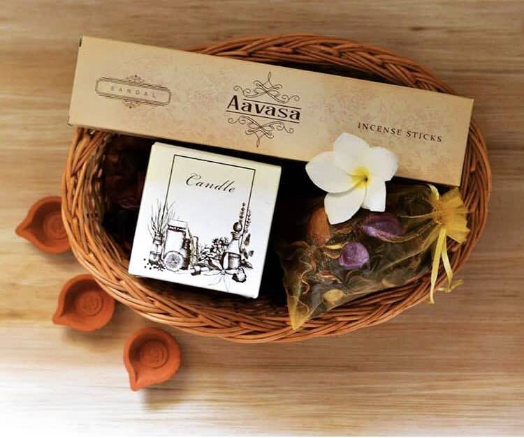 Flower,Plant,Petal,Hamper,Herb,Gift basket,Potpourri,Chinese herb tea,Party favor,Jasmine