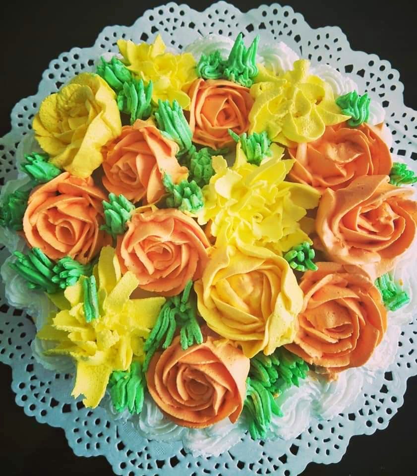 Buttercream,Bouquet,Rose,Flower,Icing,Cake decorating,Garden roses,Sugar paste,Plant,Cake