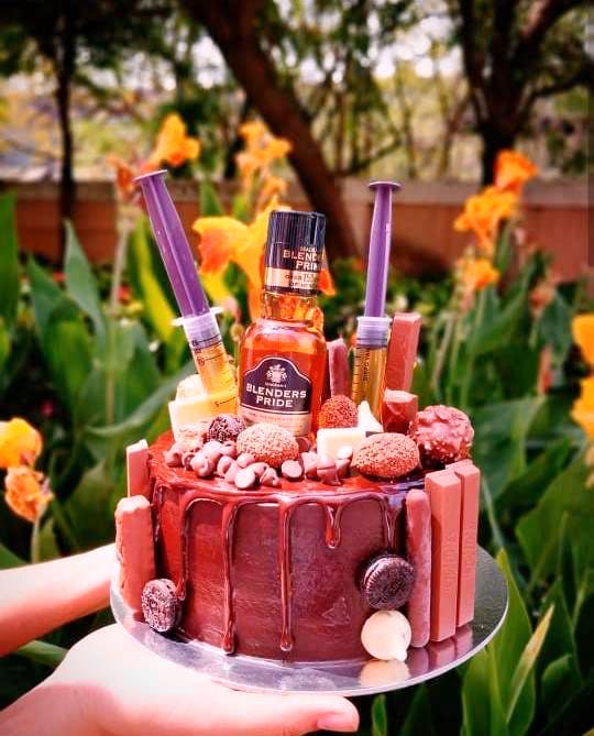 Whiskey Lovers Cake | Fondant Cake with miniature Whiskey bottles – Kukkr