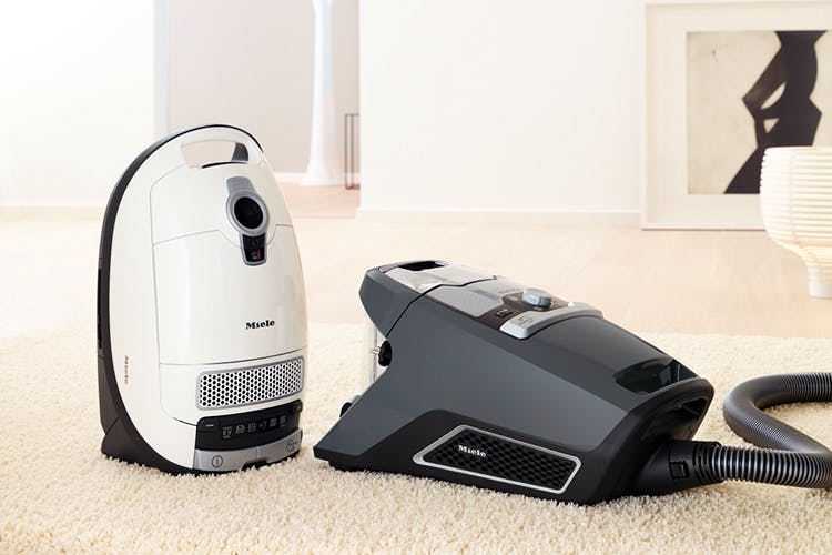 Vacuum cleaner,Product,Home appliance,Technology,Material property,Electronic device,Floor,Household cleaning supply