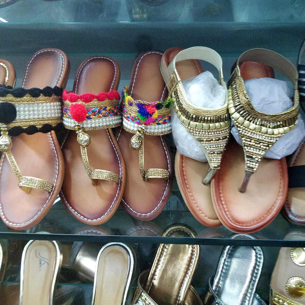 Footwear,Shoe,Sandal,Fashion,Selling,Fashion accessory,Slipper