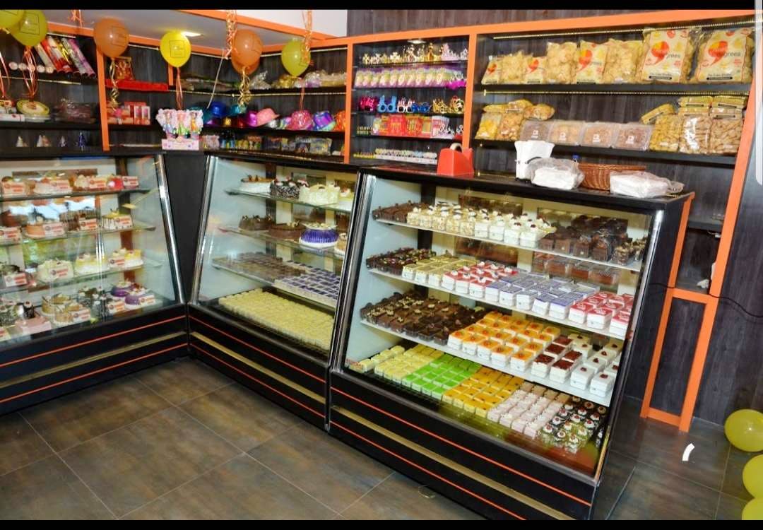 Supermarket,Convenience food,Grocery store,Product,Retail,Display case,Convenience store,Bakery,Building,Frozen food