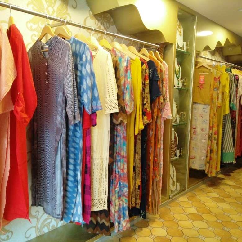 Boutique,Clothing,Room,Textile,Clothes hanger,Outlet store,Outerwear,Closet,Building,Bazaar
