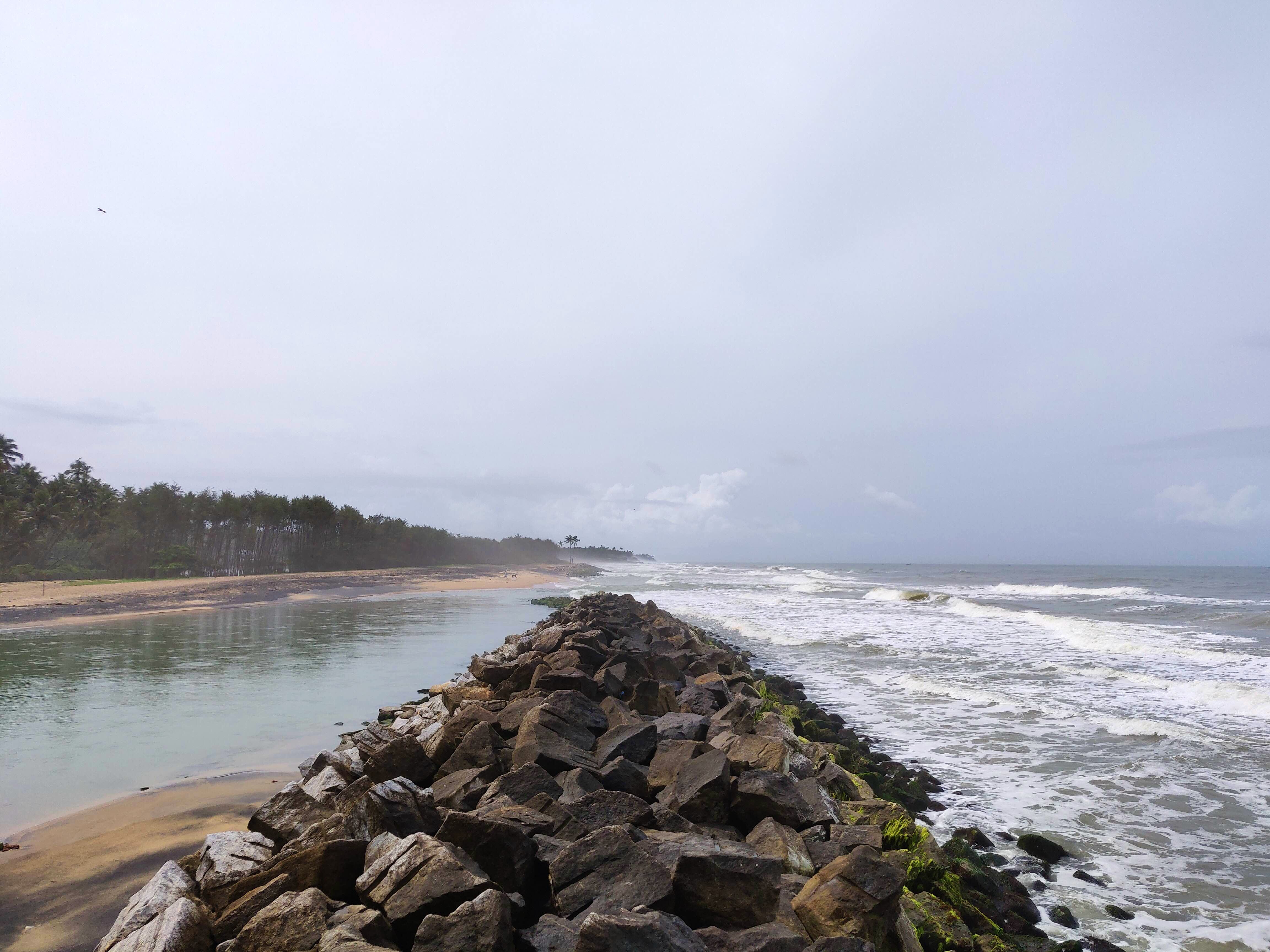 Water,Shore,Sea,Coast,Atmospheric phenomenon,Sky,Wave,Rock,Ocean,Beach