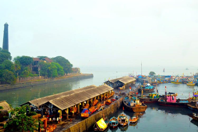 Water transportation,Waterway,Water,River,Transport,Atmospheric phenomenon,Sky,Mode of transport,Town,Tourism