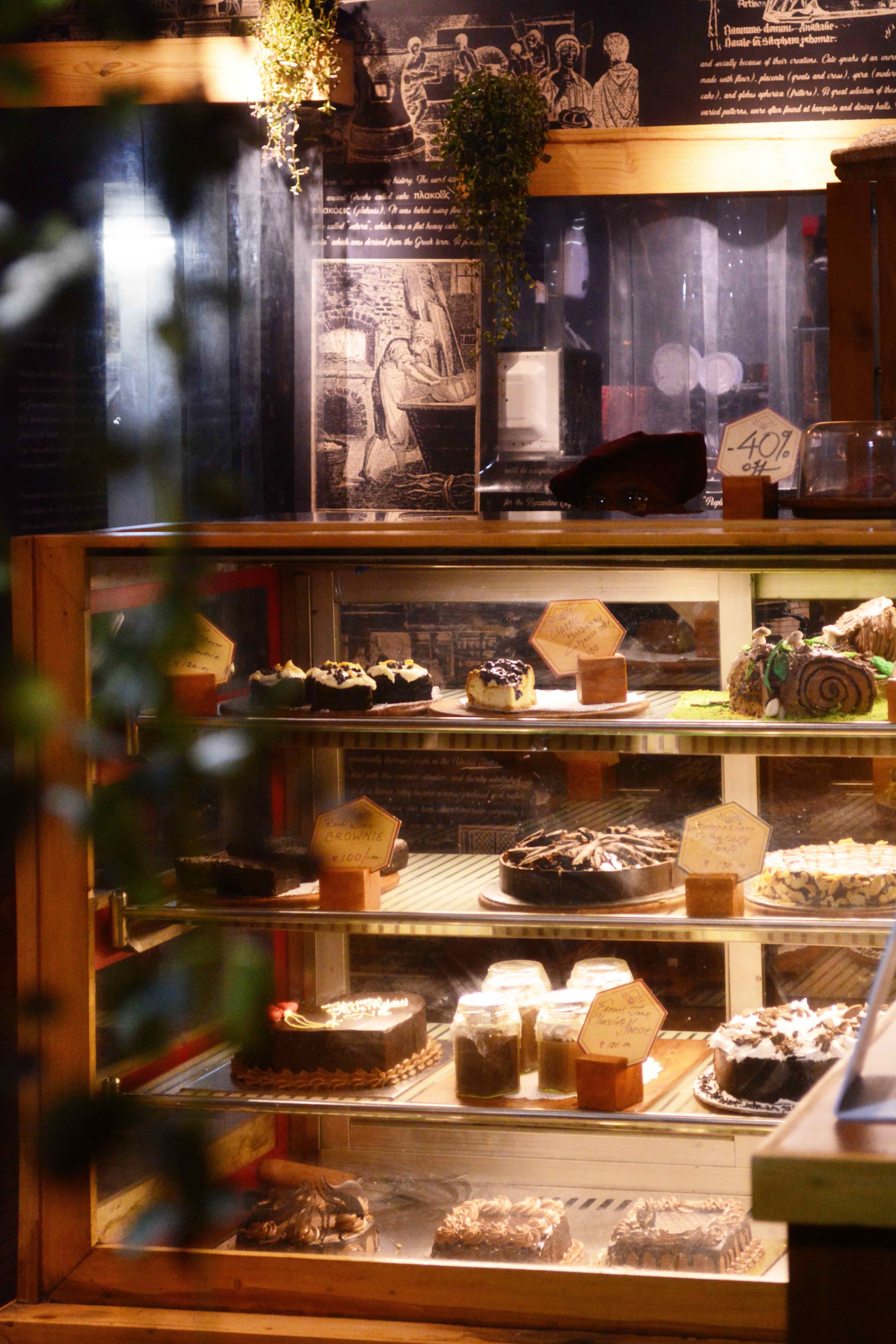 Display case,Bakery,Pâtisserie,Food,Building,Cuisine,Baking,Pastry,Dessert