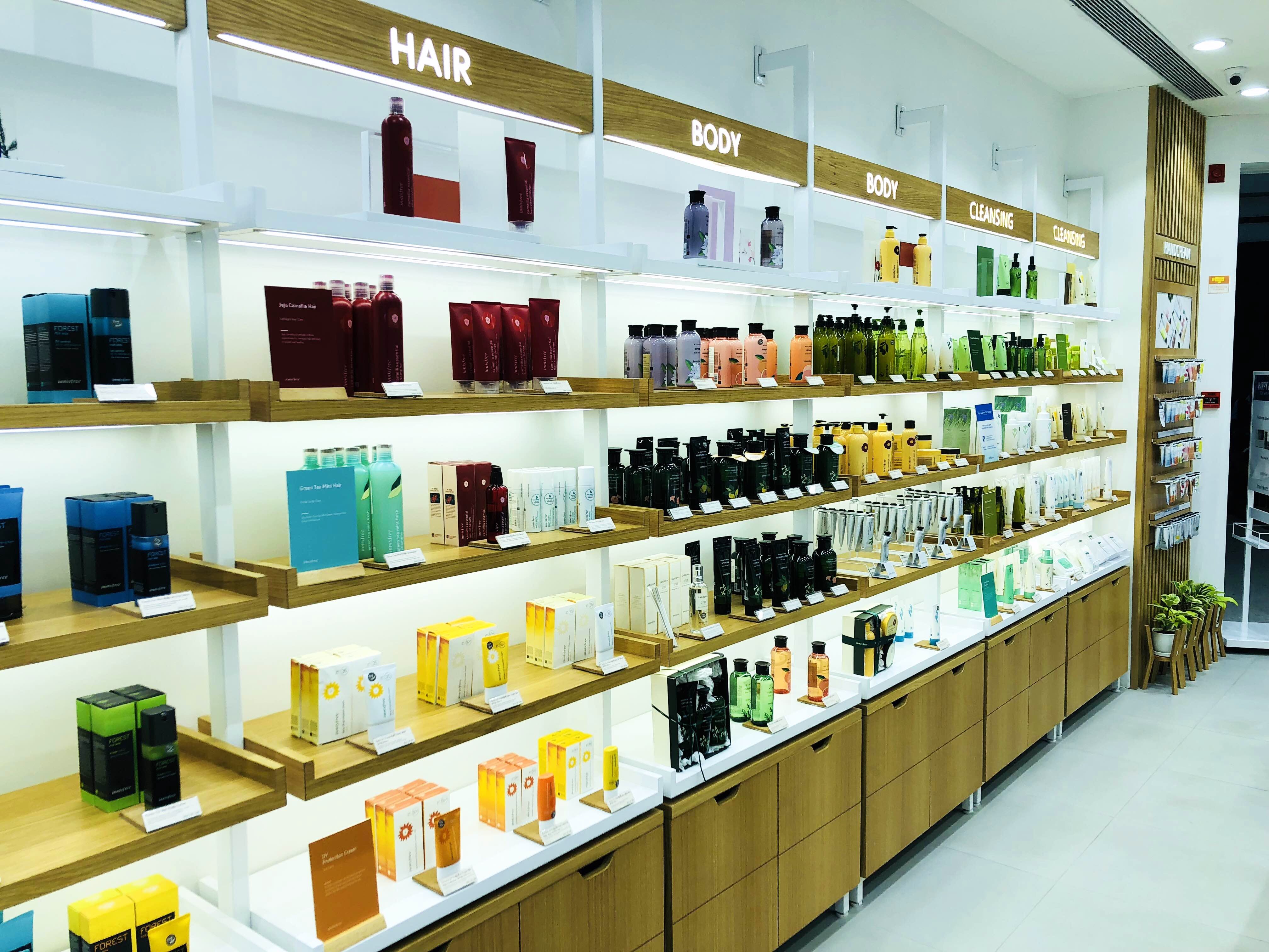 Product,Outlet store,Building,Retail,Footwear,Display case,Interior design,Shelf,Furniture