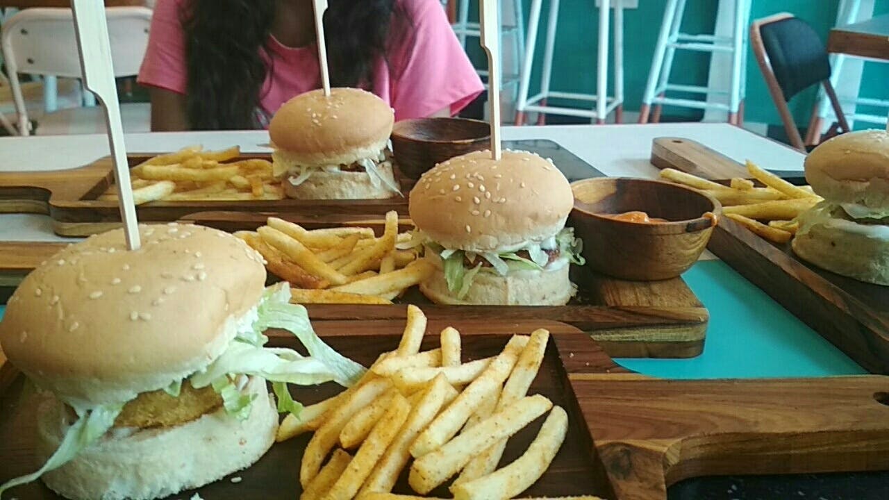 Burgers, Fries & More: Grab A Quick Lunch At This Jubilee Hills Eatery