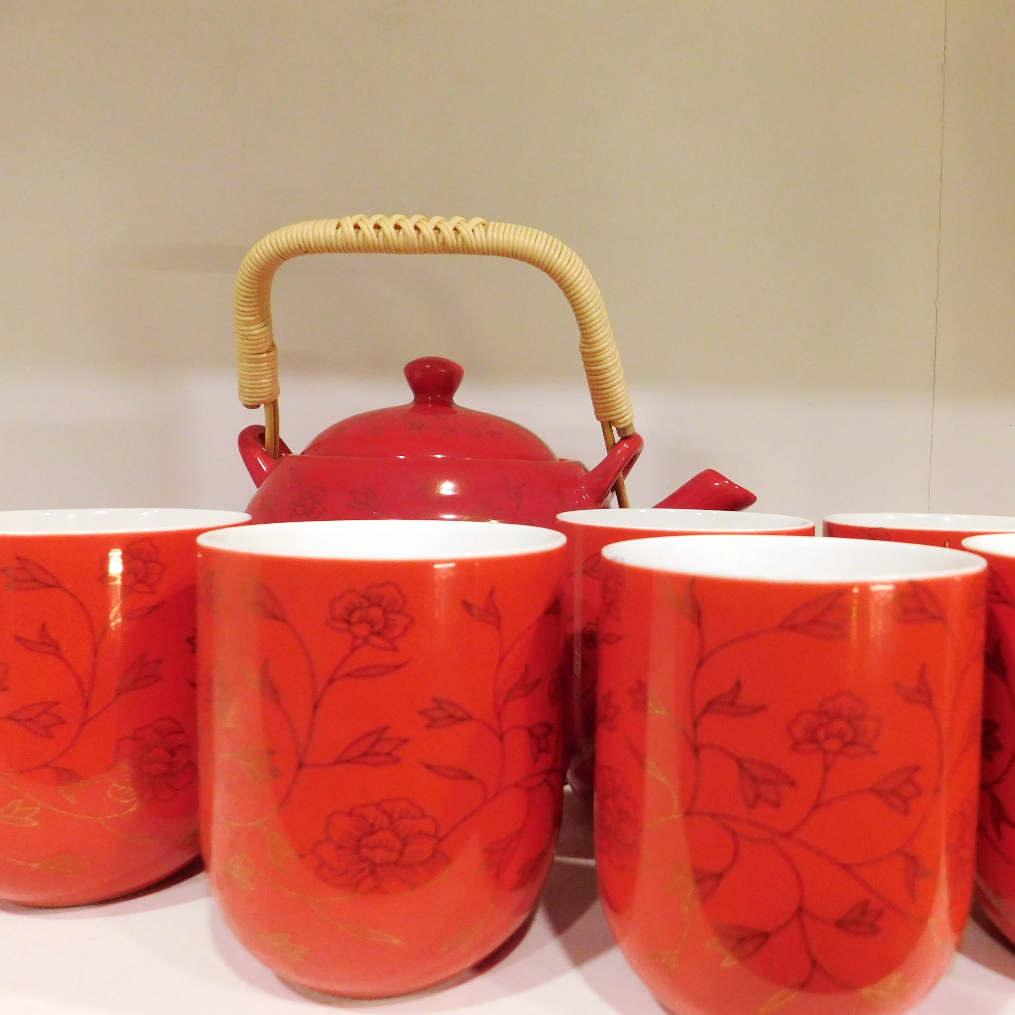Red,Lid,Orange,Ceramic,Material property,Tableware,Peach