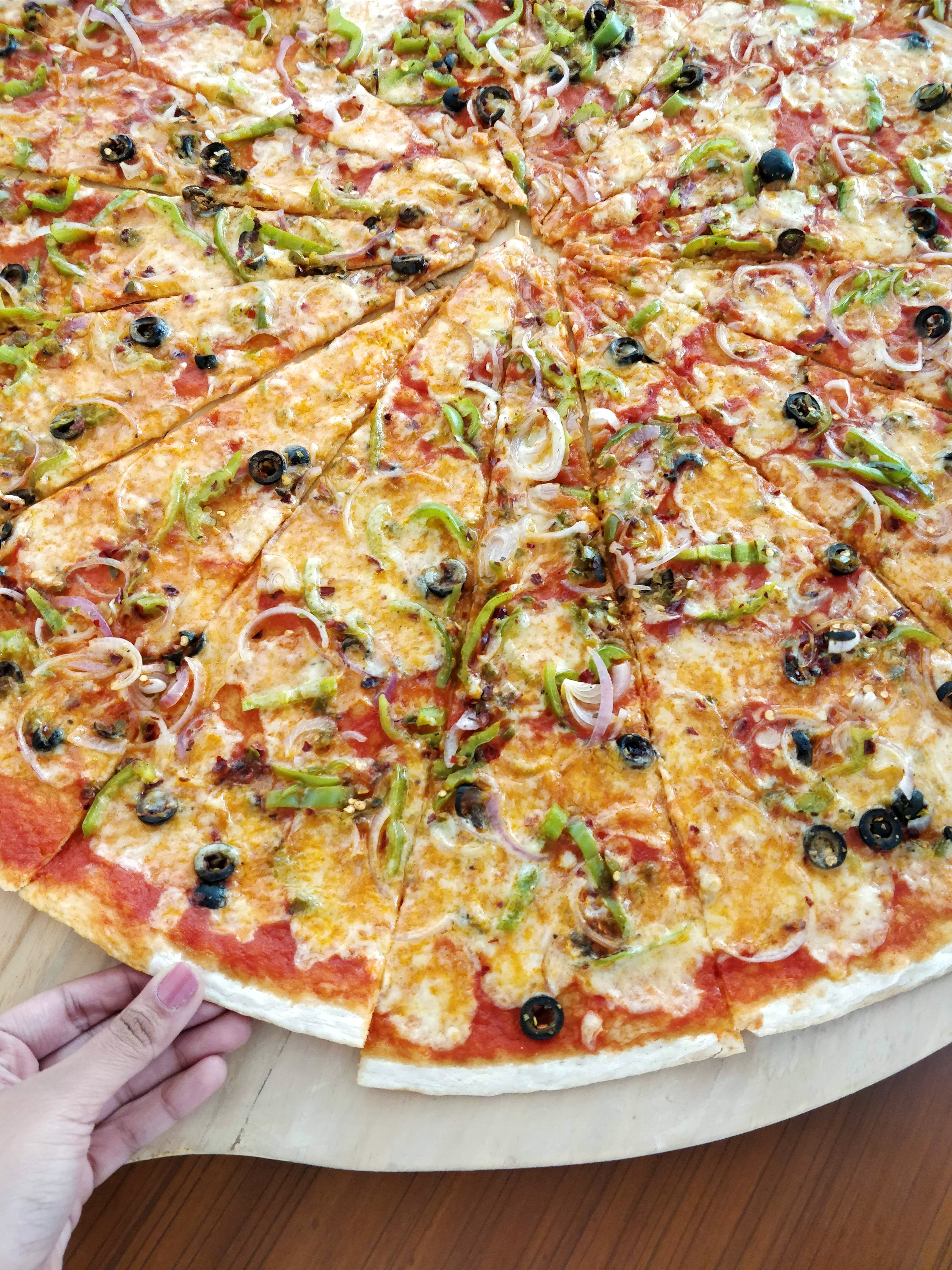 Dish,Food,Cuisine,Pizza cheese,Pizza,California-style pizza,Ingredient,Tarte flambée,Flatbread,Junk food