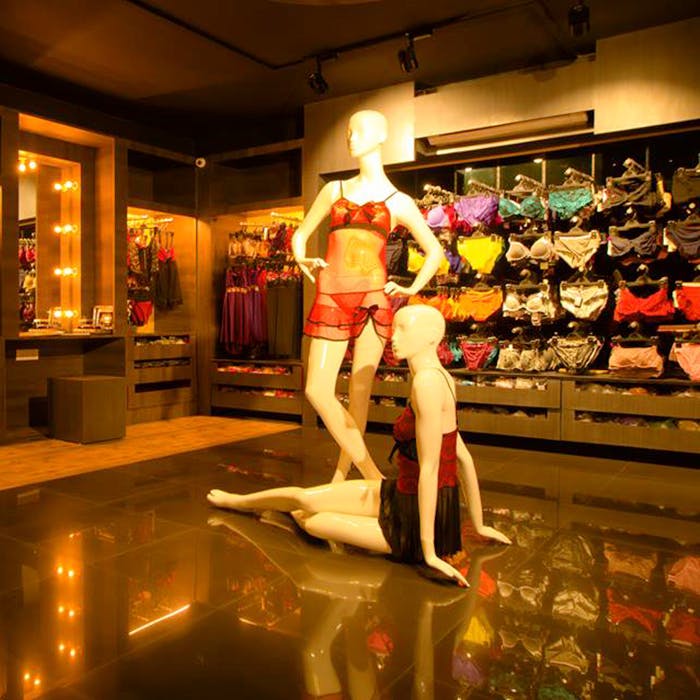 Mannequin,Performance art,Display window,Art,Flesh,Building,Performance