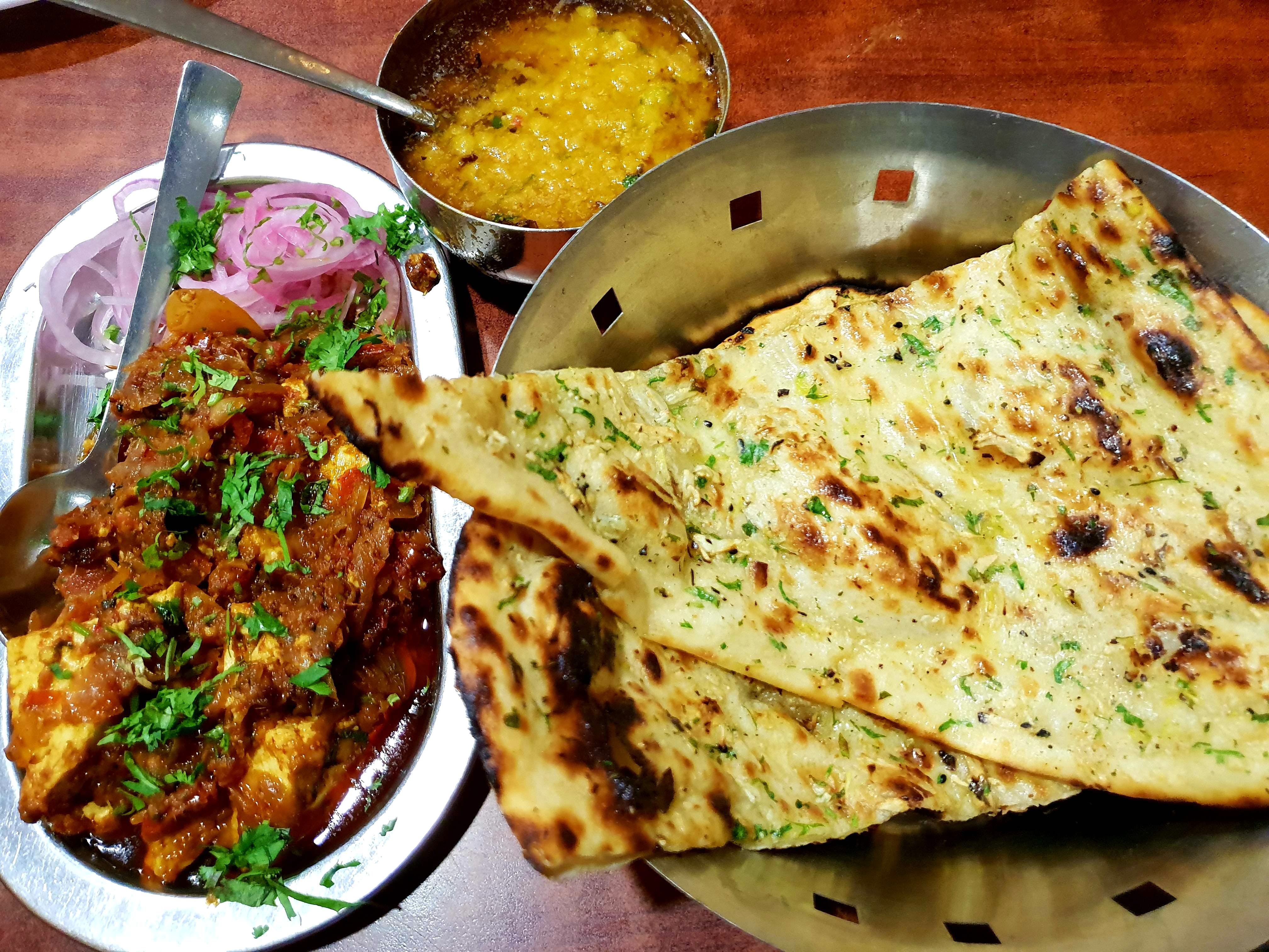 Dish,Food,Cuisine,Naan,Ingredient,Kulcha,Roti,Punjabi cuisine,Paratha,Flatbread