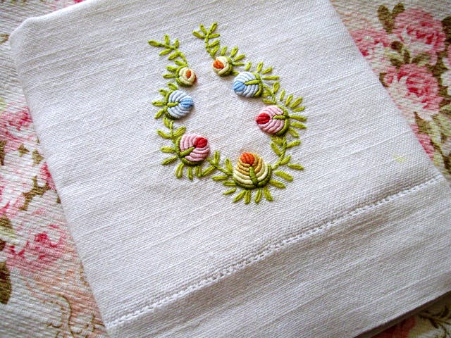 Tablecloth,Needlework,Textile,Embroidery,Linens,Placemat,Stitch,Home accessories,Linen,Rectangle