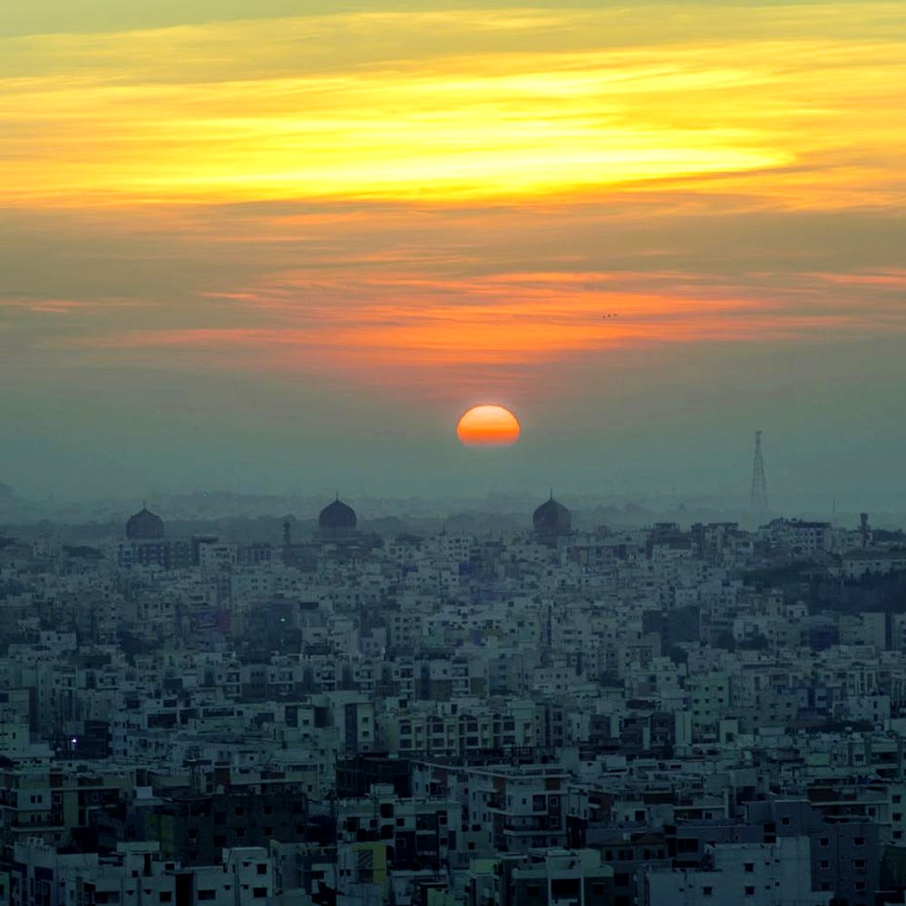 Sky,Horizon,Sunset,Sunrise,Atmospheric phenomenon,Cloud,Evening,Urban area,Daytime,Morning