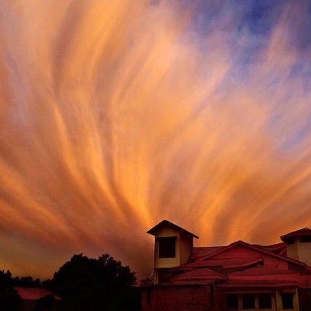 Sky,Cloud,Atmosphere,Evening,Atmospheric phenomenon,Afterglow,Dusk,Morning,Red sky at morning,House