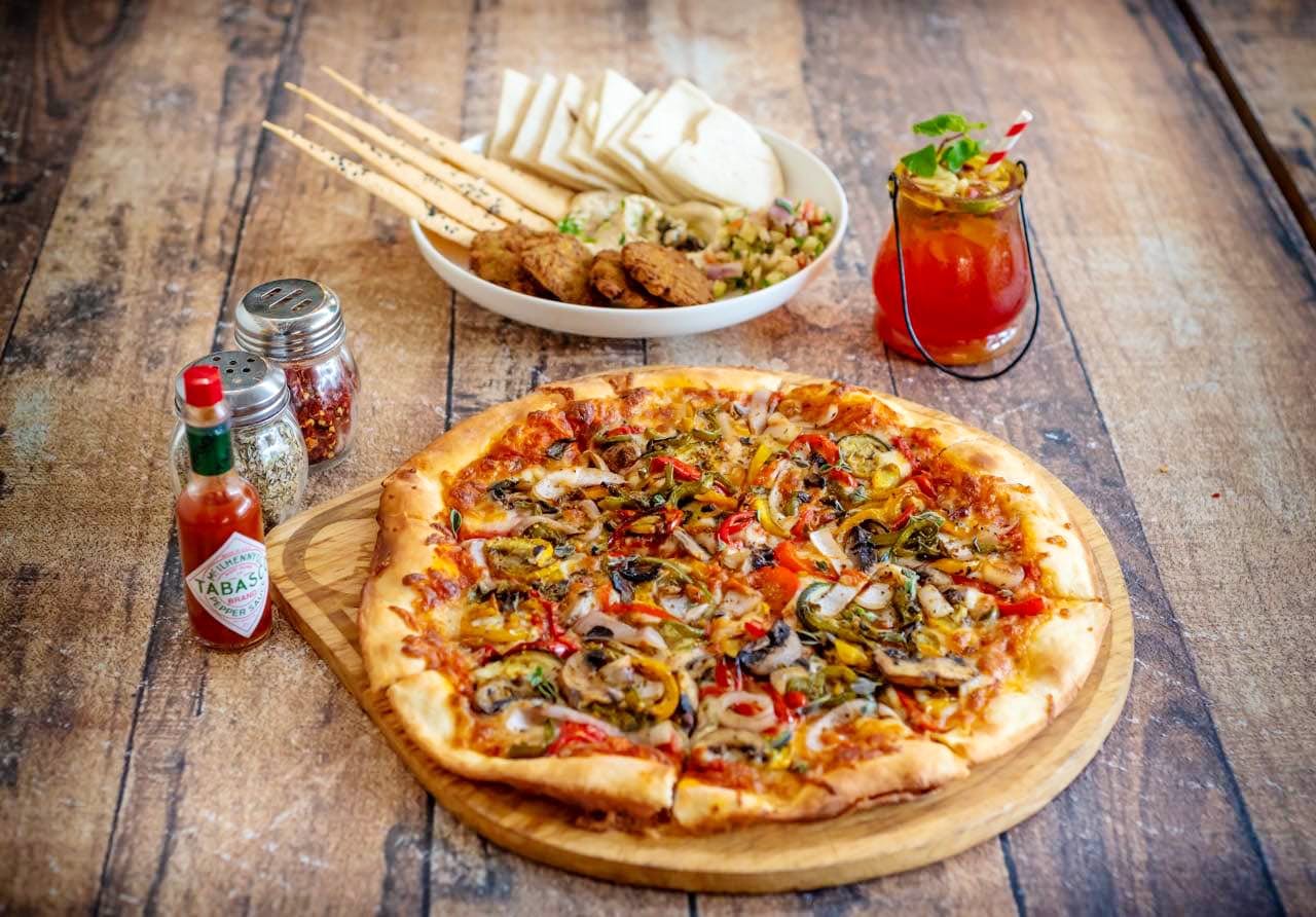 Dish,Food,Cuisine,Pizza,Ingredient,California-style pizza,Junk food,Flatbread,Fast food,Italian food