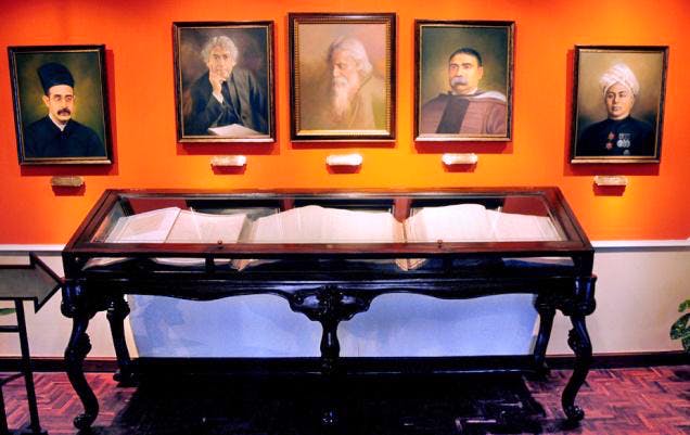Table,English billiards,Room,Furniture,Museum,Art gallery,Interior design,Recreation room,Tourist attraction,Collection
