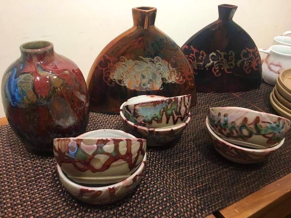 earthenware,Ceramic,Porcelain,Pottery,Serveware,Tableware,Still life,Dishware,Vase,Jug