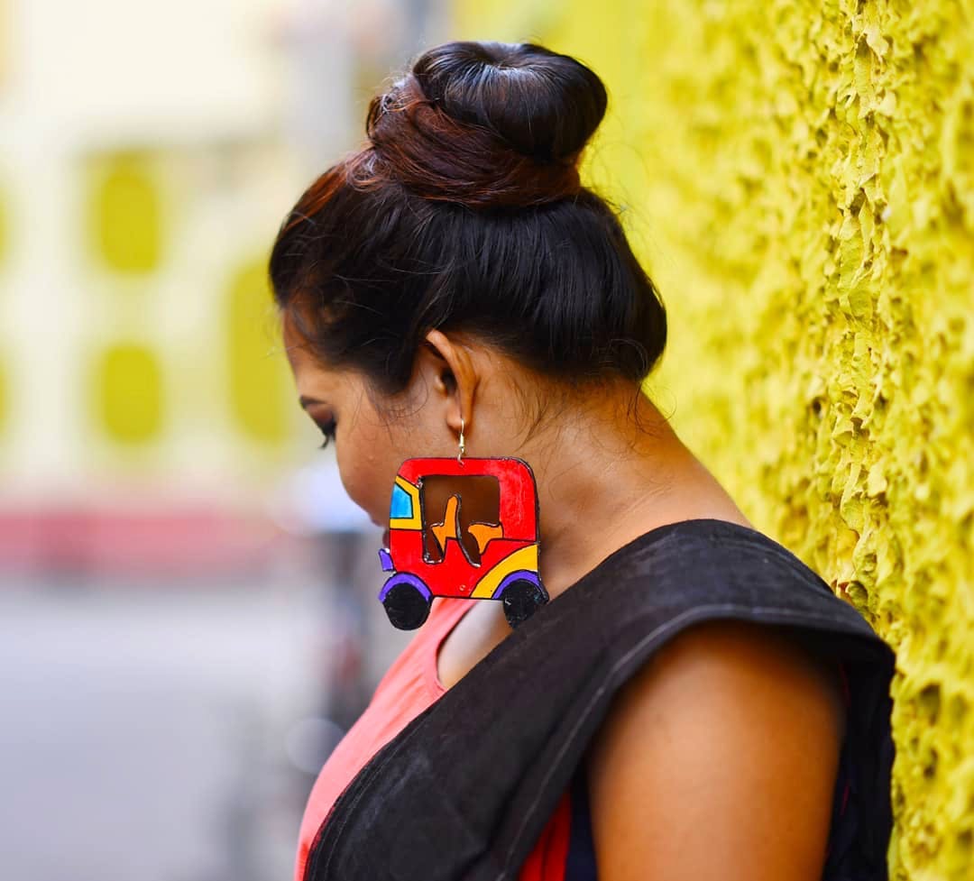 Hair,Hairstyle,Shoulder,Yellow,Beauty,Bun,Ear,Street fashion,Fashion,Neck