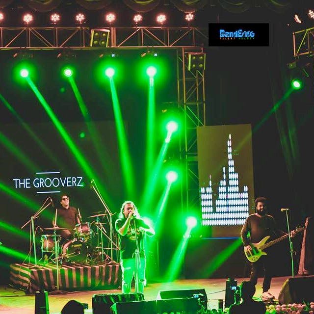 Stage,Performance,Entertainment,Green,Visual effect lighting,Light,Performing arts,Concert,Rock concert,Music venue