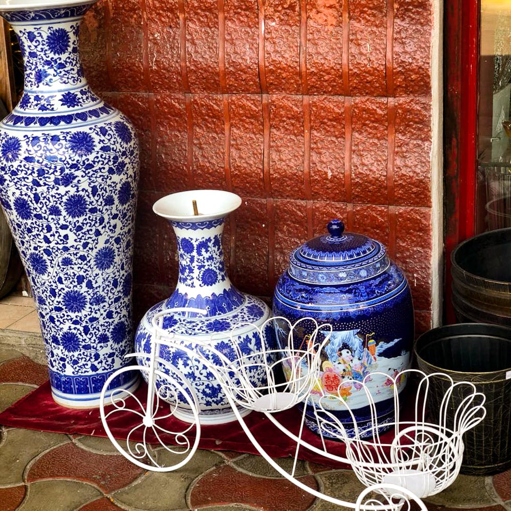 Porcelain,Vase,Blue,Ceramic,Pottery,Cobalt blue,Blue and white porcelain,Urn,earthenware,Artifact