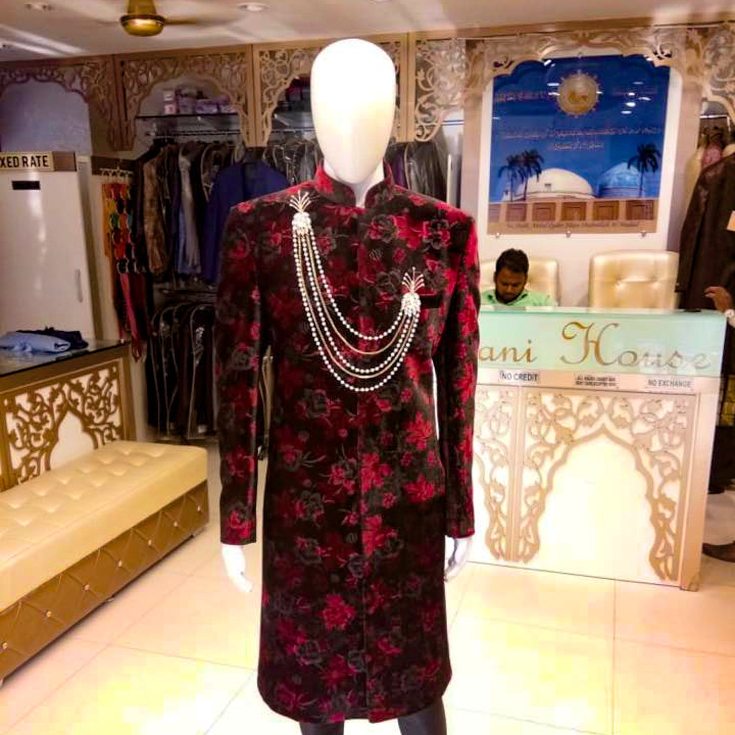 Clothing,Boutique,Formal wear,Fashion,Dress,Textile,Suit,Abaya,Fashion design,Sleeve