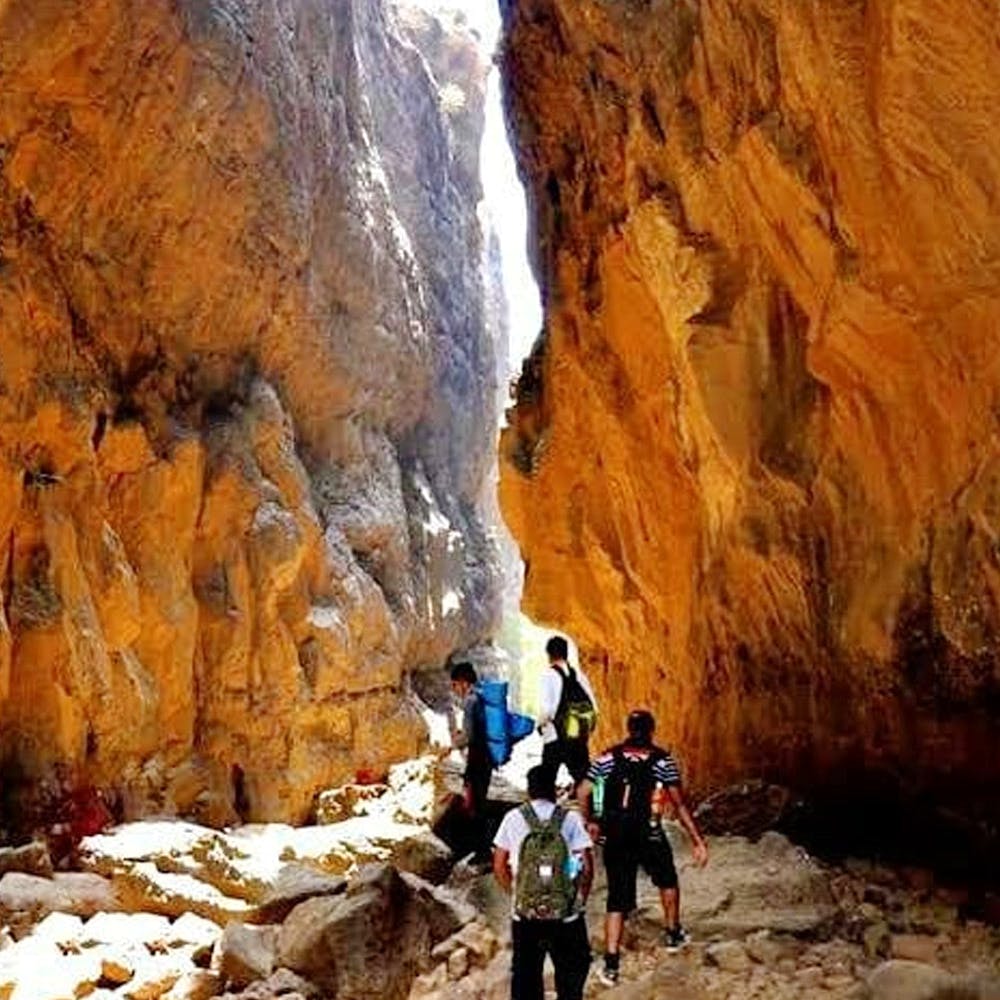 Formation,Narrows,Wadi,Geological phenomenon,Rock,Geology,Canyon,Adventure,Badlands,Recreation