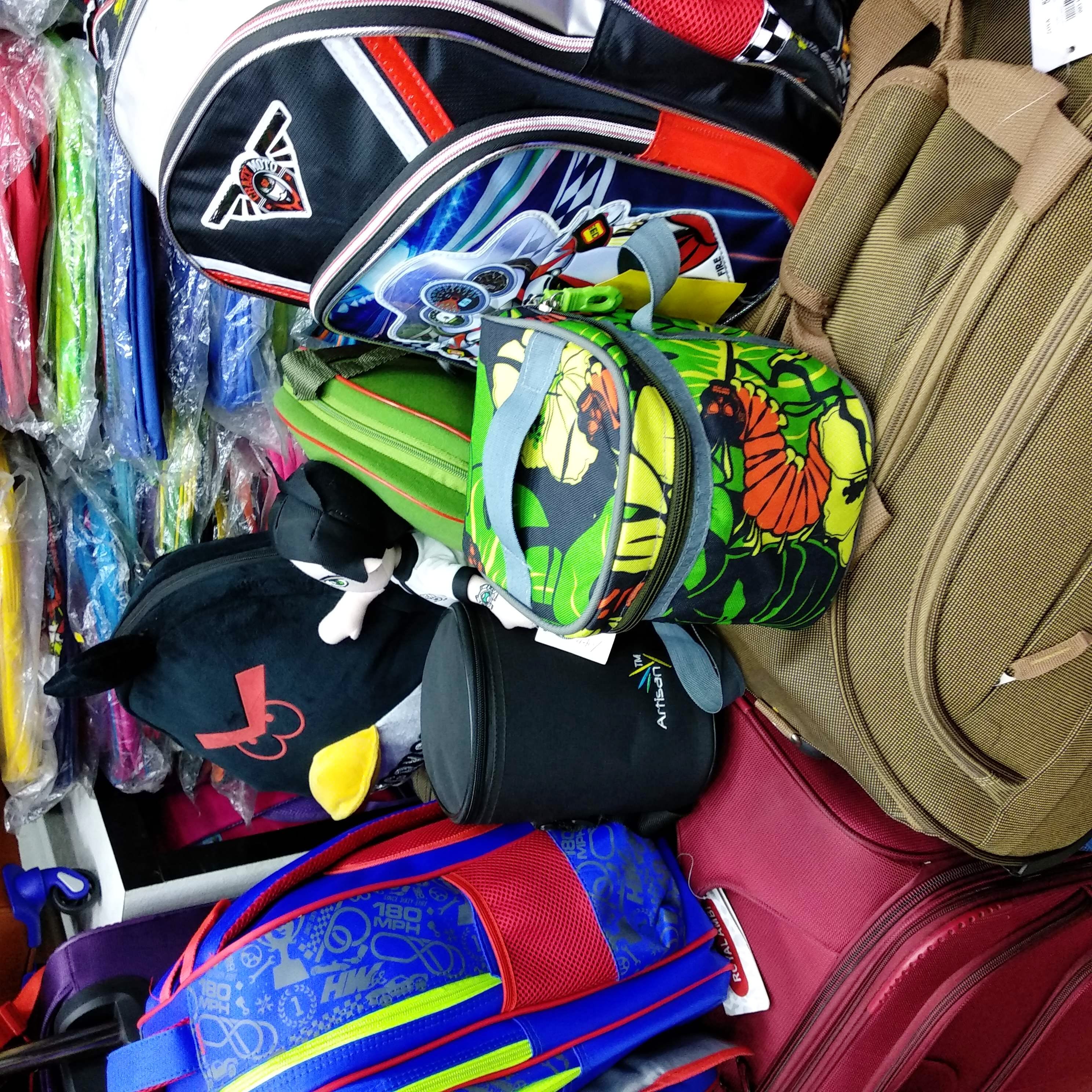 Helmet,Personal protective equipment,Motorcycle helmet,Headgear,Fashion accessory,Hand luggage,Baggage