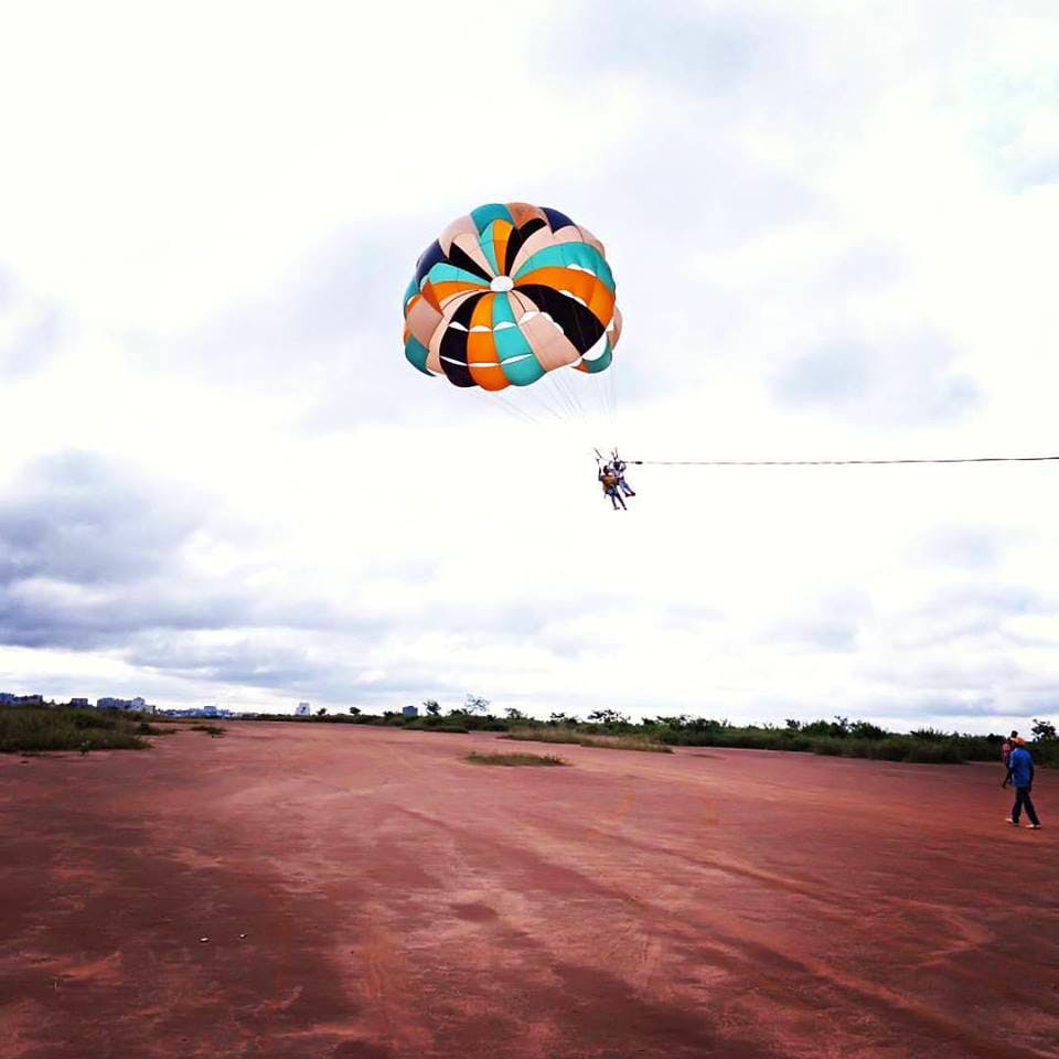 Parachute,Parasailing,Sky,Kite sports,Air sports,Windsports,Parachuting,Extreme sport,Fun,Sports equipment