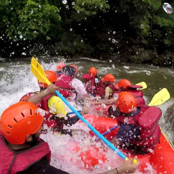 Rafting,Recreation,Vehicle,Lifejacket,Boat,Boats and boating--Equipment and supplies,Water sport,Fun,Boating,River