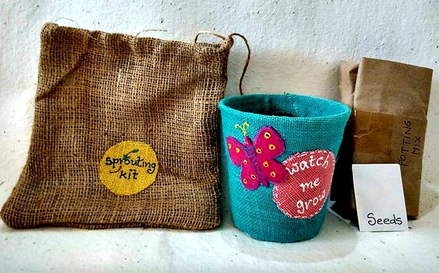 Turquoise,Textile,Coffee cup sleeve,Linens,Coin purse,Fashion accessory,Basket,Linen,Wool,Bag