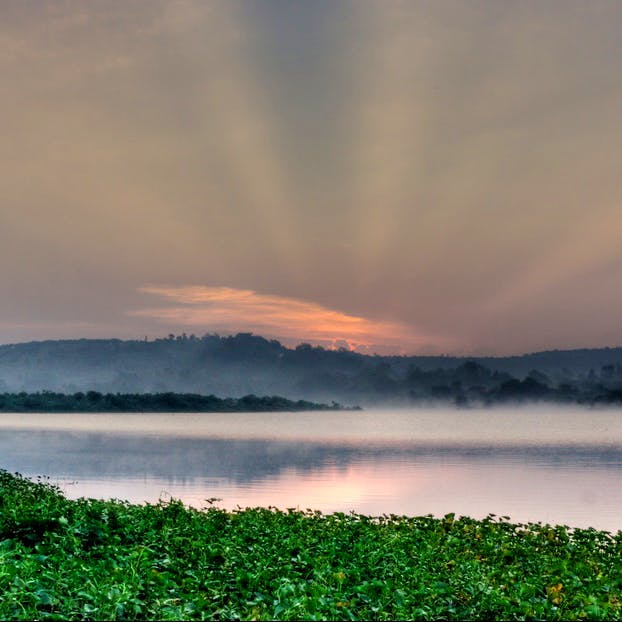 Sky,Nature,Water,Cloud,Atmospheric phenomenon,Lake,Morning,Natural landscape,Loch,Evening