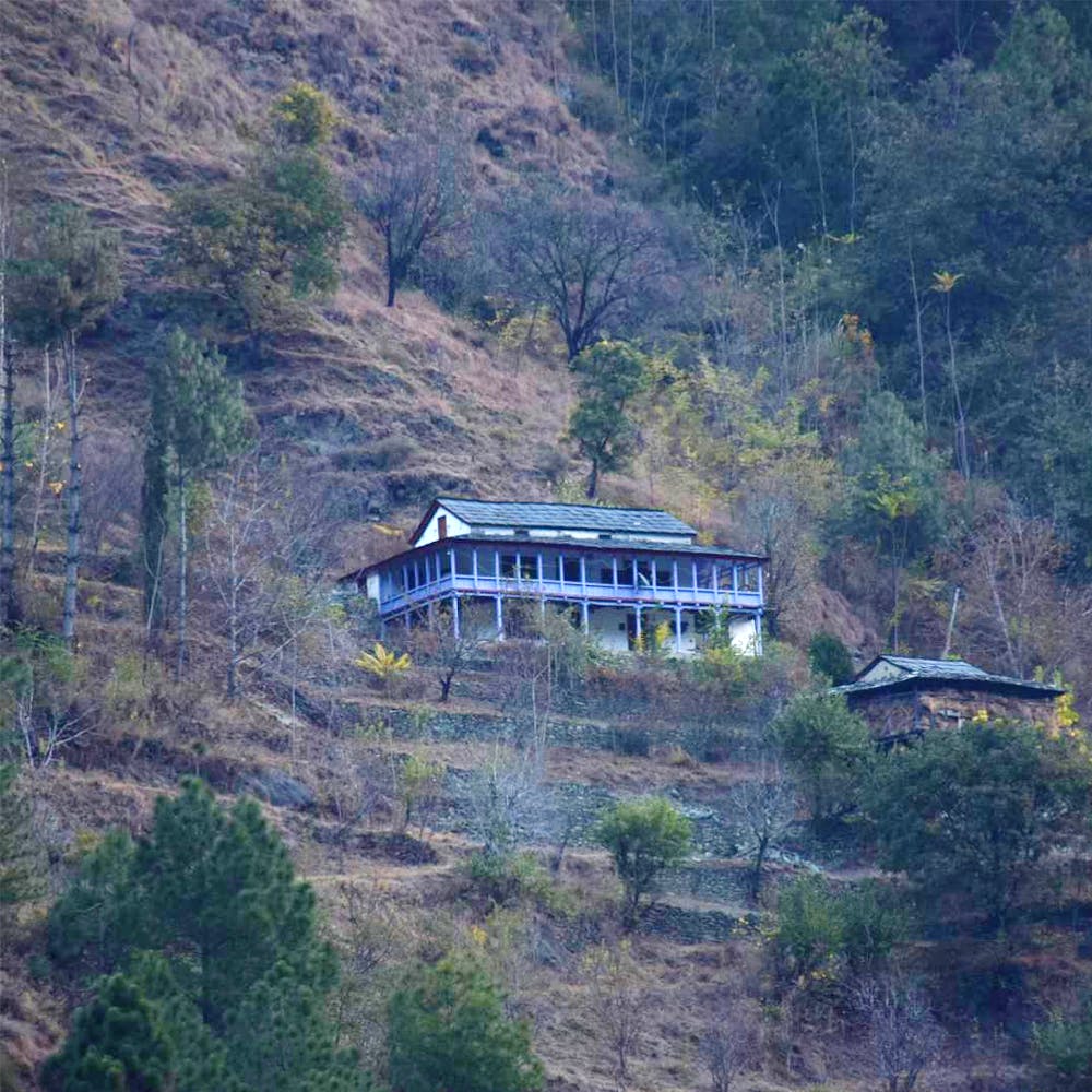 Hill station,Natural landscape,House,Mountain,Tree,Geological phenomenon,Sky,Rural area,Highland,Landscape