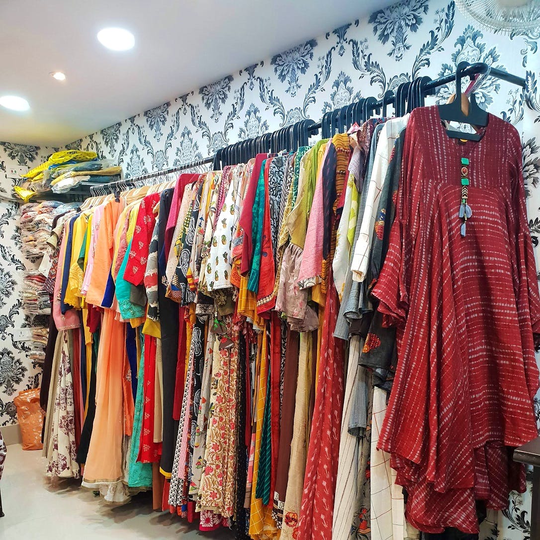 Boutique,Clothing,Room,Clothes hanger,Textile,Bazaar,Outlet store,Retail,Furniture,Fashion design