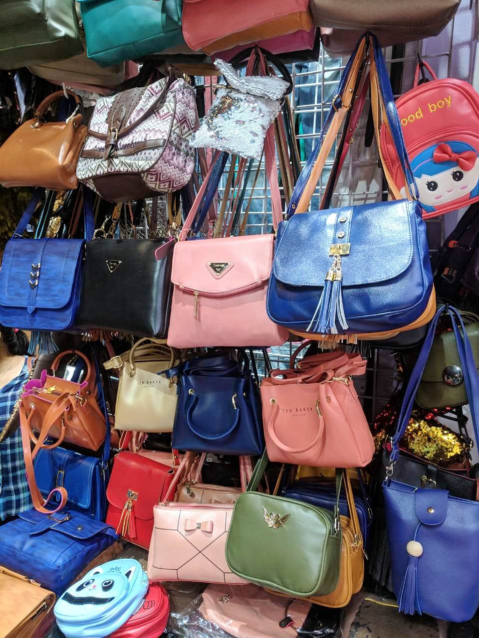 Selling bag shop