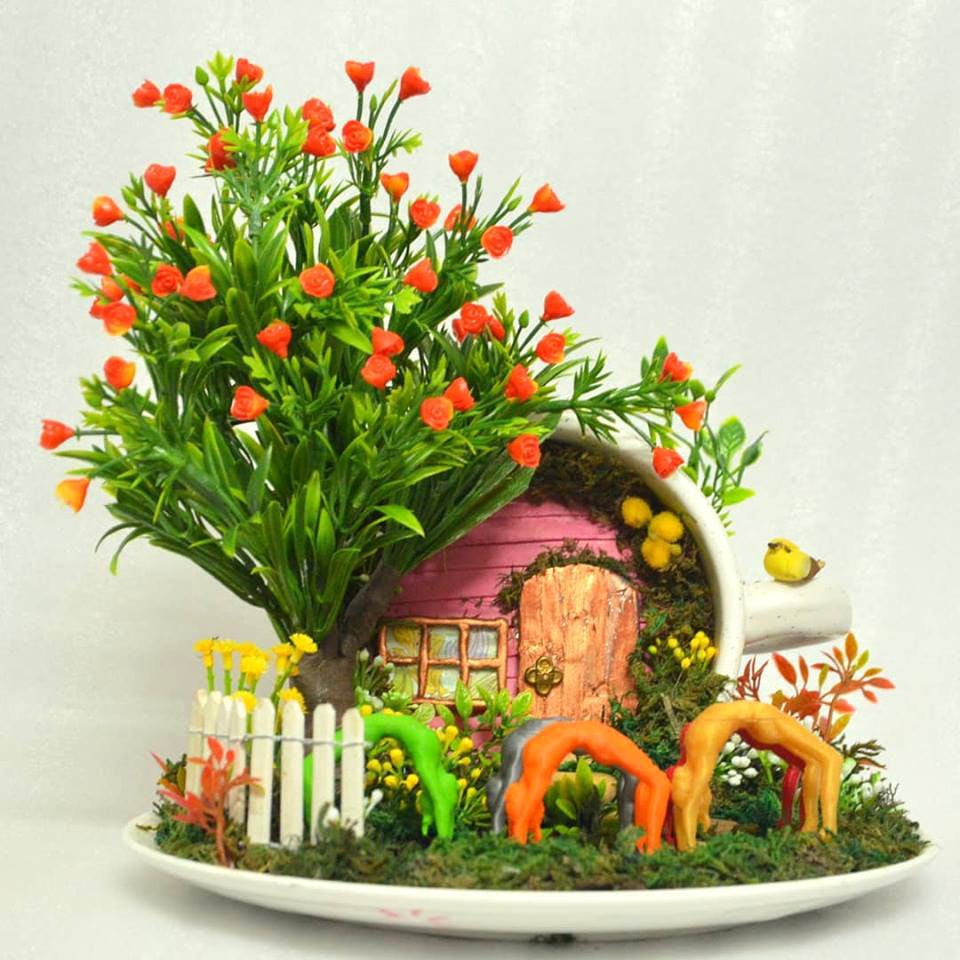 Flowerpot,Grass,Houseplant,Plant,Flower,Floristry,Botany,Floral design,Font,Cut flowers