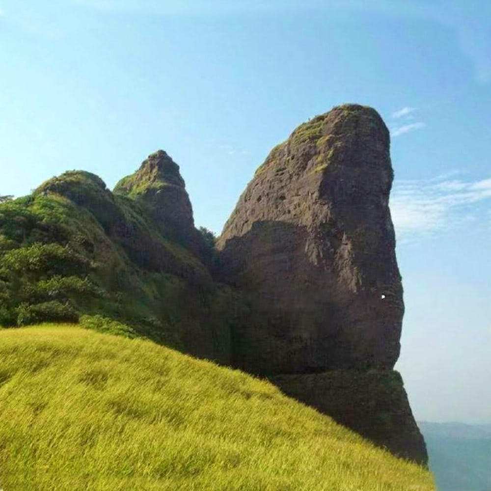 Rock,Cliff,Outcrop,Formation,Natural landscape,Klippe,Sky,Terrain,Geology,Grass