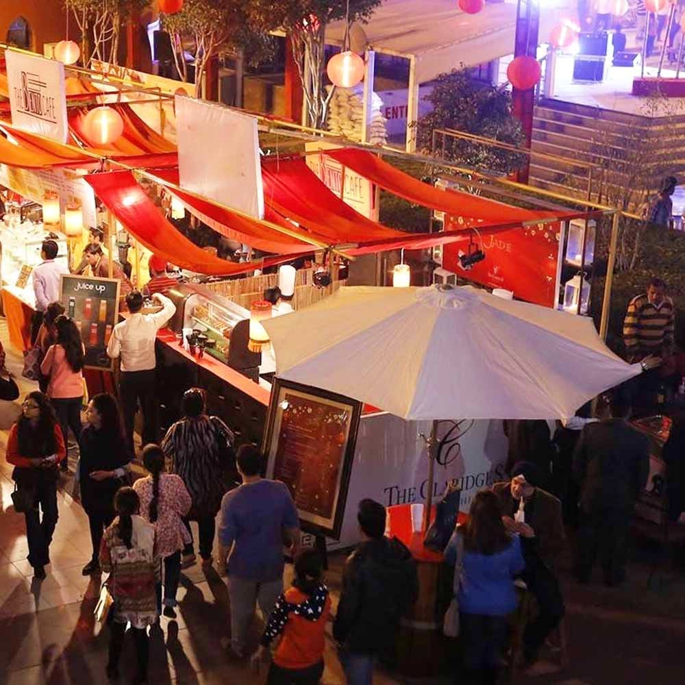 Marketplace,Bazaar,Market,Public space,Crowd,Night,City,Event,Shopping,Building