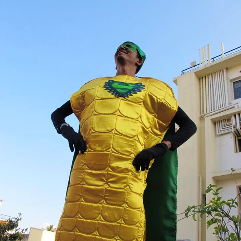 Yellow,Green,Clothing,Outerwear,Costume,Fictional character,Statue,Sleeve