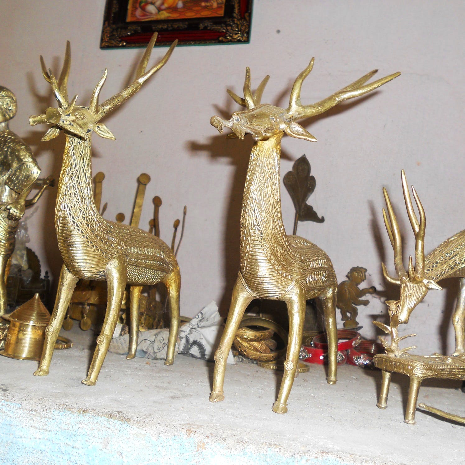 Reindeer,Deer,Metal,Brass,Statue,Antler,Bronze,Sculpture,White-tailed deer,Fawn