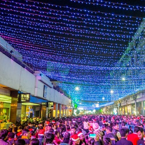 Crowd,Light,Purple,Lighting,Sky,Event,Night,Technology,Ceiling,Performance