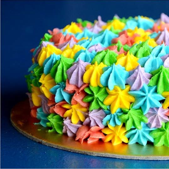 Cake decorating,Icing,Sugar paste,Food,Buttercream,Sweetness,Dessert,Cake,Cake decorating supply,Royal icing