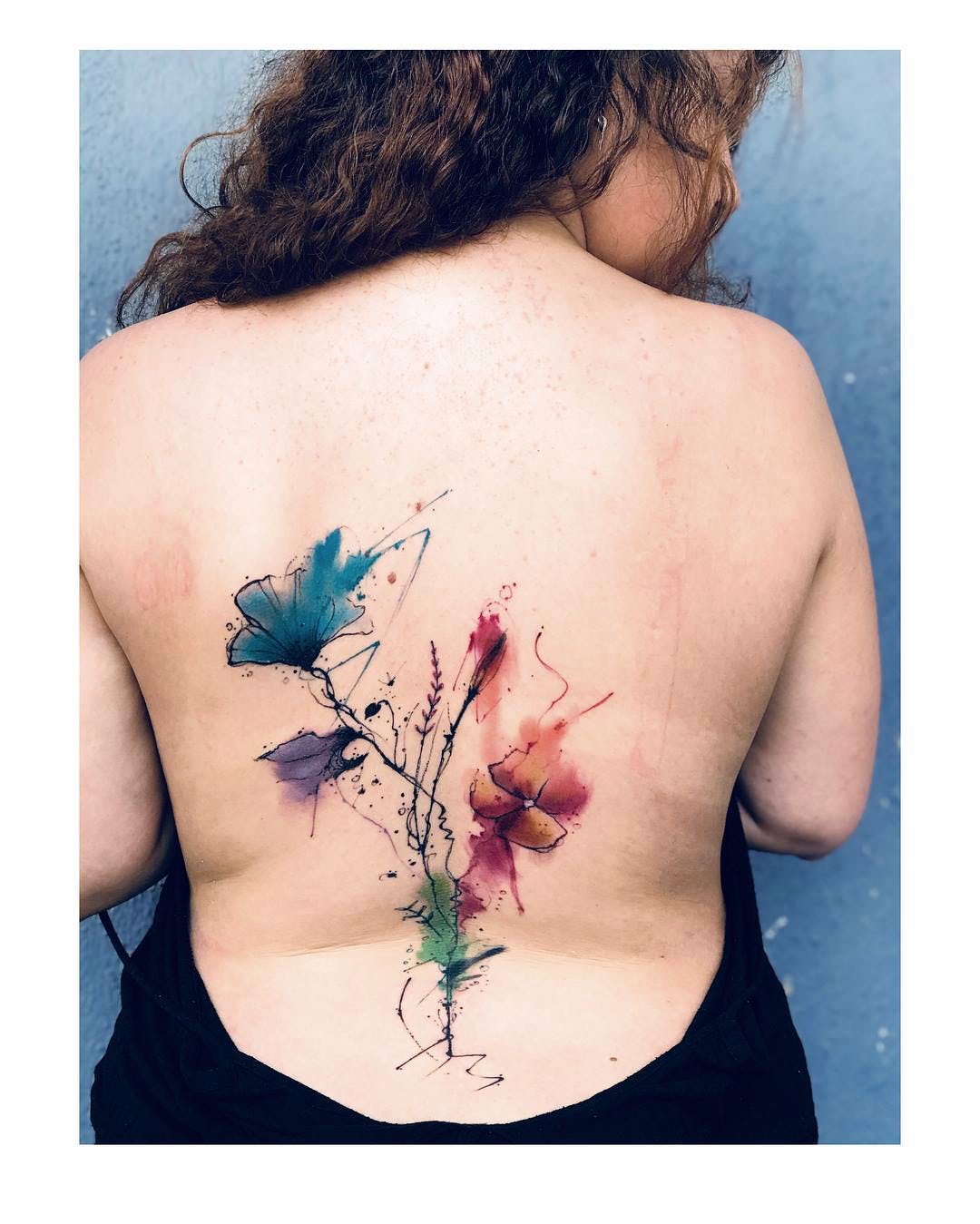 Shoulder,Skin,Tattoo,Temporary tattoo,Flower,Joint,Plant,Hummingbird,Tree,Back