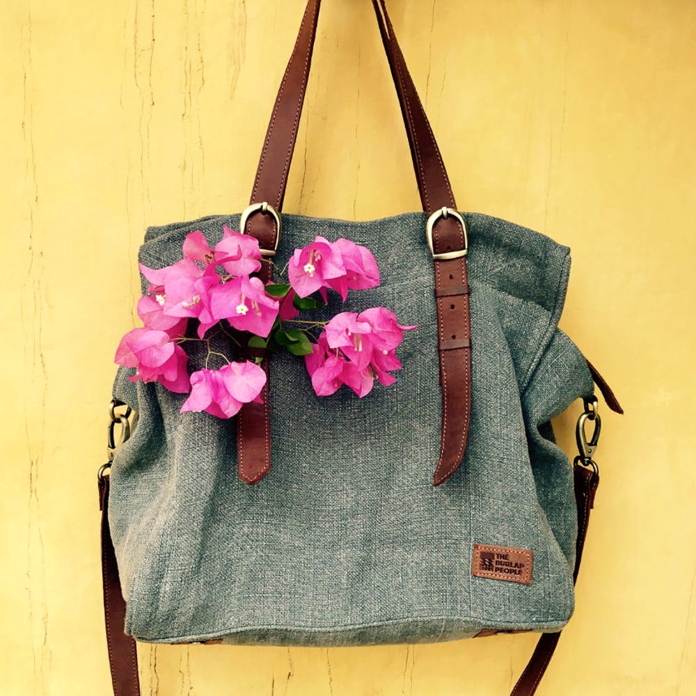 Handbag,Bag,Shoulder bag,White,Pink,Fashion accessory,Product,Beauty,Brown,Hand luggage